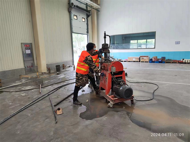 阿拉善右厂房地面下沉塌陷注浆加固施工